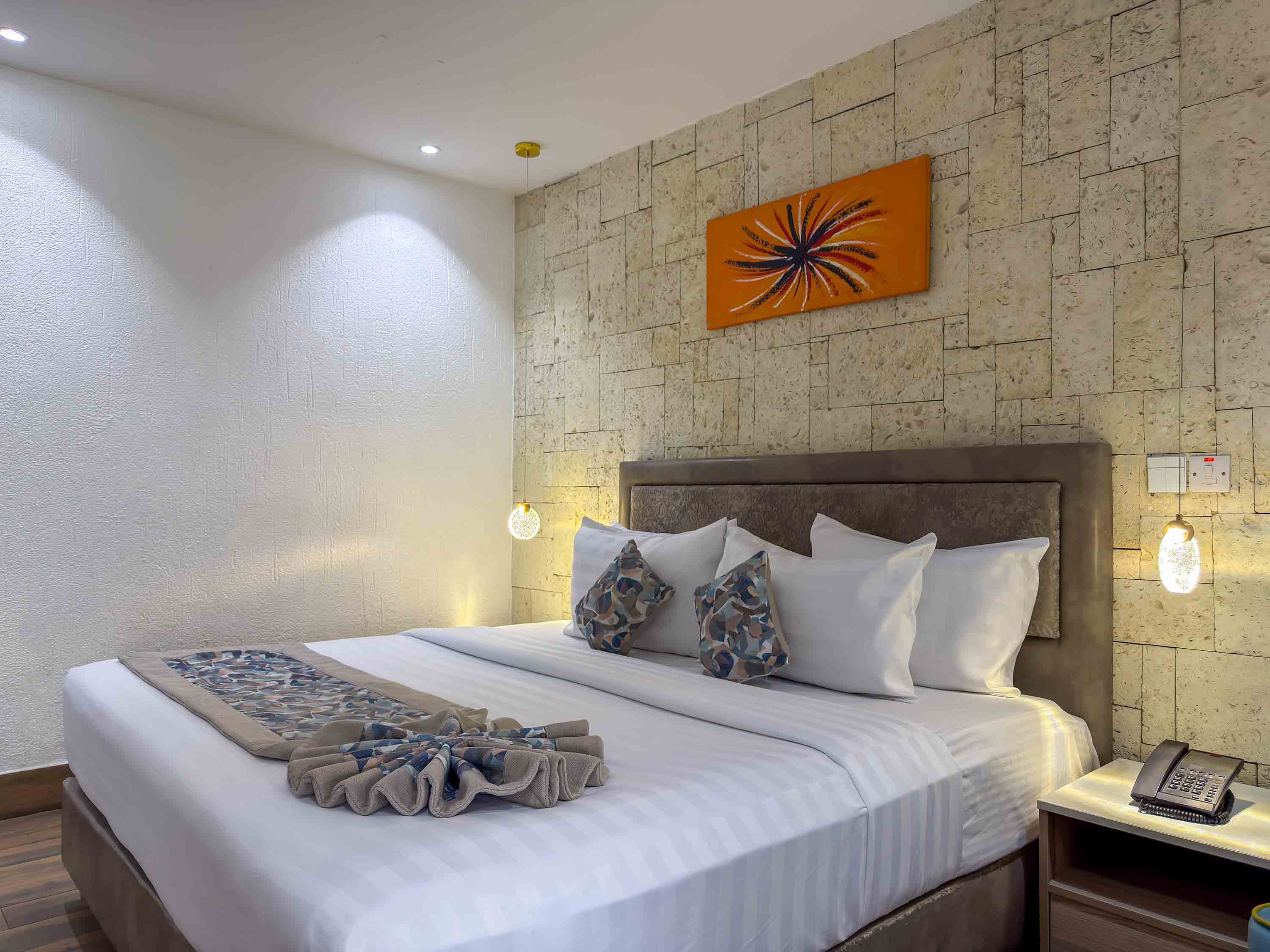 ADJOINING ROOM image